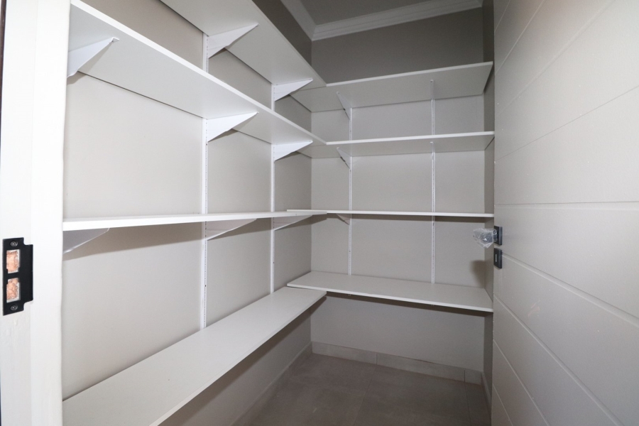 To Let 3 Bedroom Property for Rent in Flamwood North West